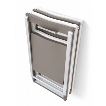 Wandhaken mit Dübeln zum Aufhängen von 4 Stühlen