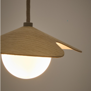 Deckenleuchte Wilara in Eichenfurnier mit 1 Kugel aus weißem Rauchglas