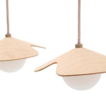 Deckenleuchte Wilara in Eichenfurnier mit 3 weißen Rauchglasperlen