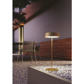 Wiederaufladbare LED-Tischleuchte „Cocktail Gold“, 2,2 W, 192 lm, 3000 K, dimmbar, IP54: Elegant, wasserdicht und perfekt für stimmungsvolles Ambiente im Innen- und Außenbereich. Entdecken Sie sie bei Tecno Arredo 3 Lighting.