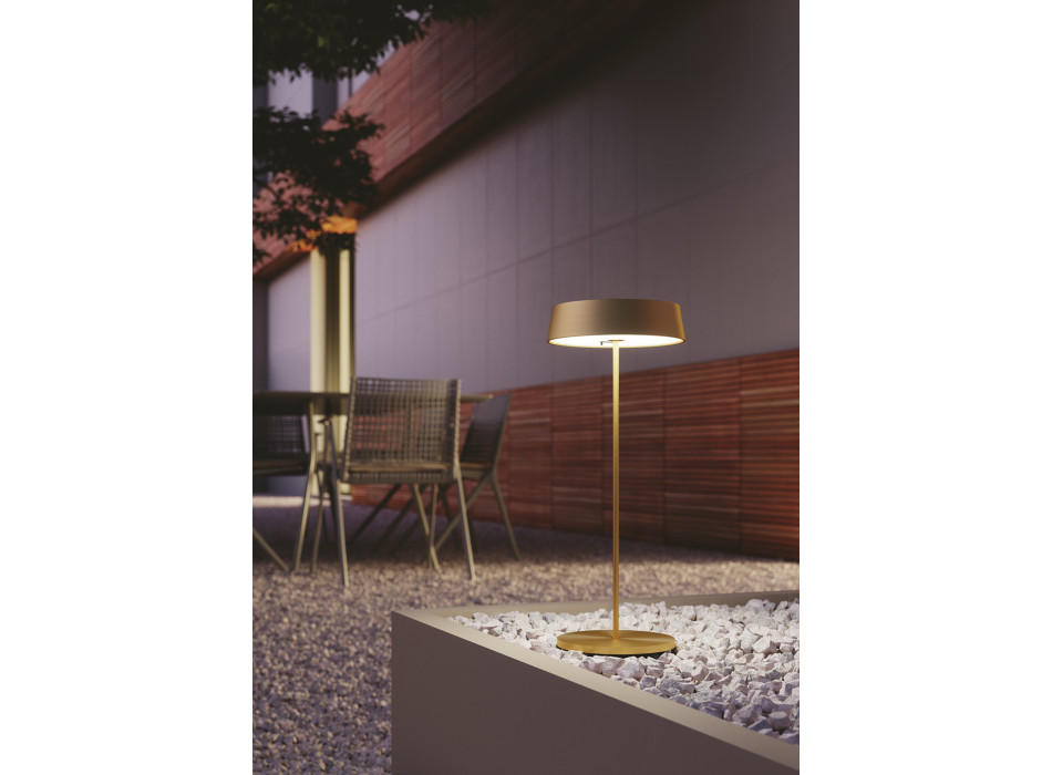 Wiederaufladbare LED-Tischleuchte „Cocktail Gold“, 2,2 W, 192 lm, 3000 K, dimmbar, IP54: Elegant, wasserdicht und perfekt für stimmungsvolles Ambiente im Innen- und Außenbereich. Entdecken Sie sie bei Tecno Arredo 3 Lighting.