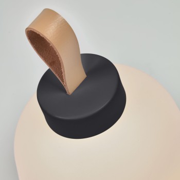 Udiya Tischlampe aus Polyethylen und Metall