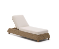 Meria Sonnenliege aus synthetischem Rattan und Beinen aus 100 % FSC-Akazienholz
