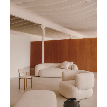 Martina Sessel aus ecrufarbenem Lammfell mit Kissen