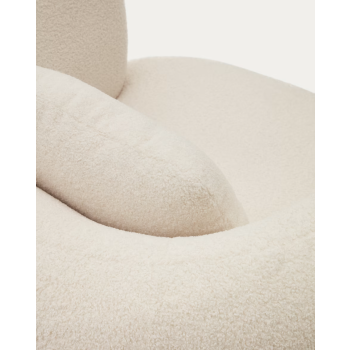 Martina Sessel aus ecrufarbenem Lammfell mit Kissen