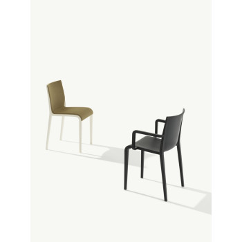 NASSAU 534 ET AL Stuhl mit Armlehnen.