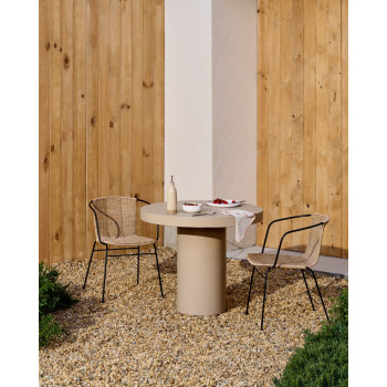 Stapelbarer Stuhl Eltiera aus synthetischem Rattan und schwarzem Stahlrahmen