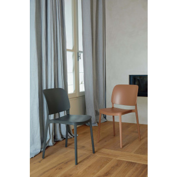 KEAI Polypropylen-Stuhl von Ingenia Casa