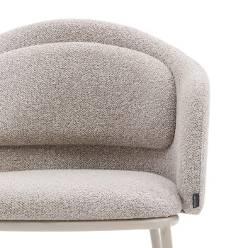 Minda-Stuhl aus dickem, beigem Chenille mit Stahlbeinen in blauem Finish. FSC Mix Credit.