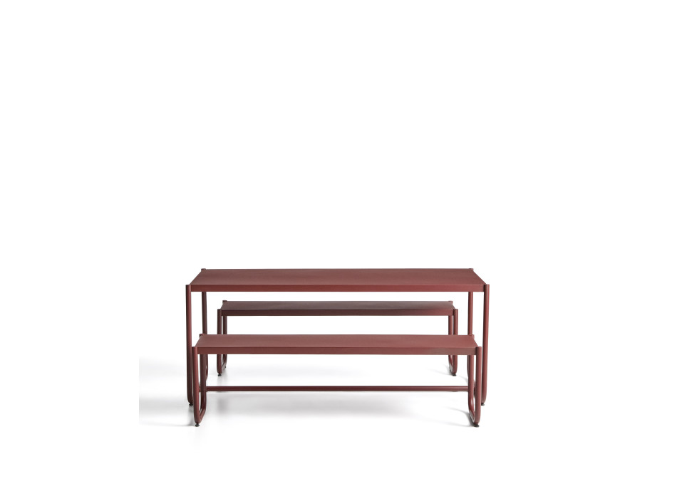 Sotil-Set, bestehend aus 2 Bänken und einem Tisch aus verzinktem Stahl mit granatroter Oberfläche, 183 x 83 cm
