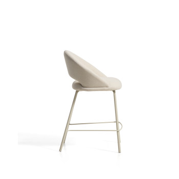 Bonali Hocker aus beigefarbenem Chenille mit beigefarbenen Metallbeinen, FSC Mix-zertifiziert, 65 cm