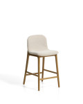 Elnor-Hocker aus beigefarbenem Chenille mit Beinen aus massiver Eiche in Naturfinish, 65 cm
