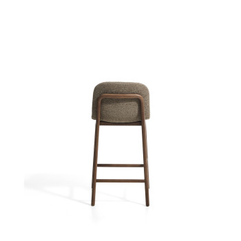 Elnor-Hocker aus braunem Chenille mit Beinen aus massiver Eiche in Walnussoptik, 65 cm