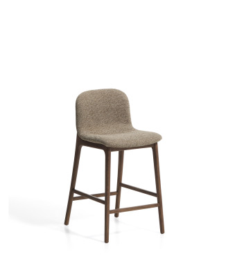 Elnor-Hocker aus braunem Chenille mit Beinen aus massiver Eiche in Walnussoptik, 65 cm