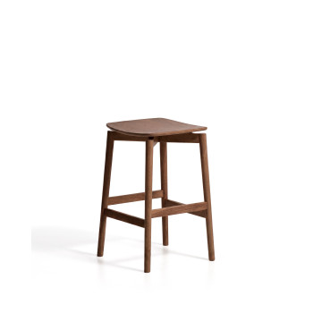 Evera-Hocker aus Eichenfurnier mit Finish