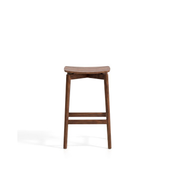 Evera-Hocker aus Eichenfurnier mit Finish