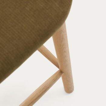 Helda Hocker aus grünem Chenille und massiver Eiche FSC Mix Credit 65 cm