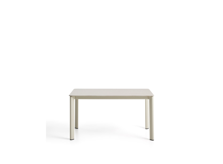 Anafi-Tisch aus gesintertem Stein und ecrufarbenem Aluminium, 140 x 80 cm